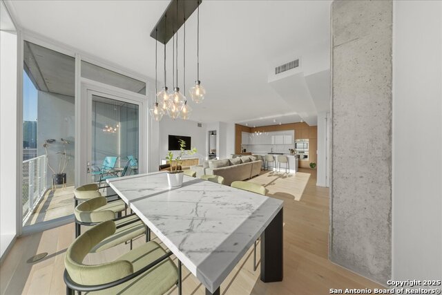 Listing photo id 5 for 313 17th  1204