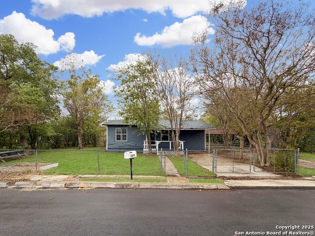 Details for 1024 Juarez St, Seguin, TX 78155