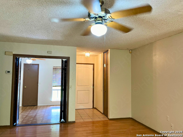 Image 5 of 16 For 5959 Oak Run St