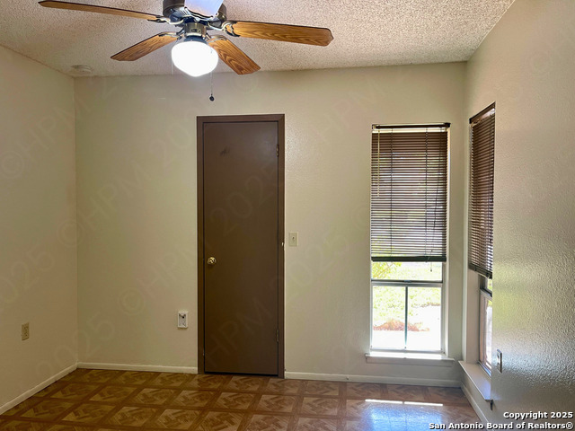 Image 8 of 16 For 5959 Oak Run St