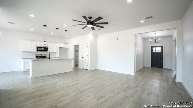 Image 2 of 32 For 16720 Llano Estacado