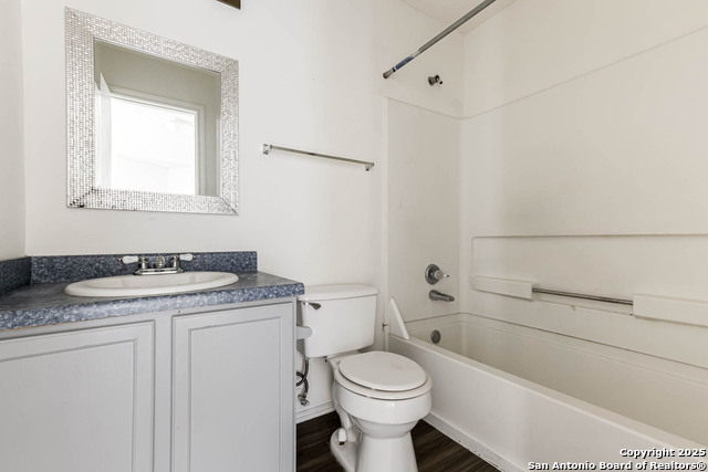 Image 21 of 28 For 5615 Camry Springs