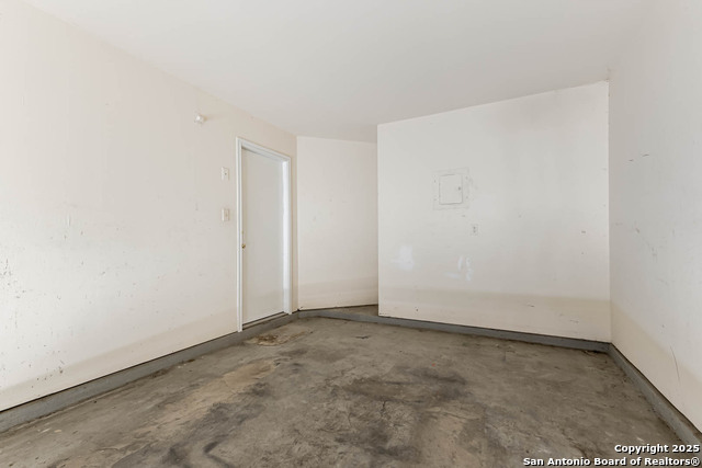 Image 25 of 28 For 5615 Camry Springs