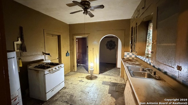 Image 10 of 17 For 906 Canton  