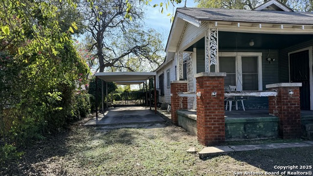 Image 4 of 17 For 906 Canton  