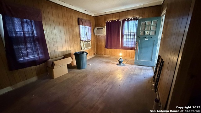 Image 8 of 17 For 906 Canton  