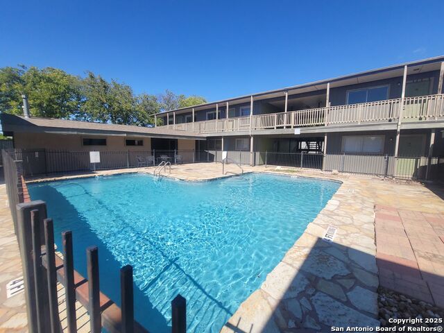 Image 14 of 15 For 516 Gentleman  5