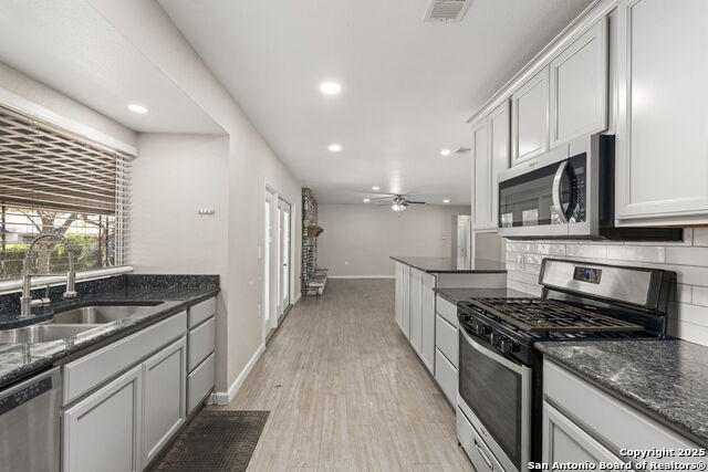 Image 12 of 39 For 12714 La Fonda