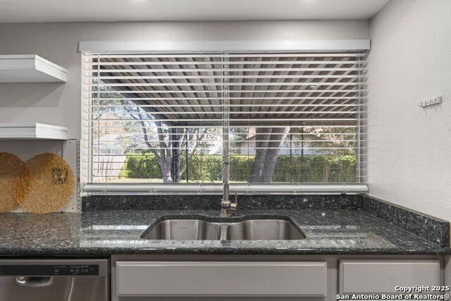 Image 15 of 39 For 12714 La Fonda