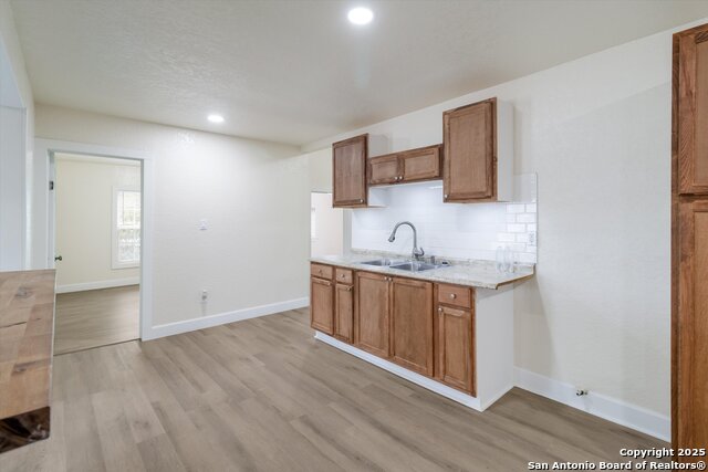 Image 11 of 25 For 130 Southcross Blvd E