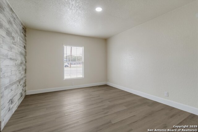 Image 7 of 25 For 130 Southcross Blvd E