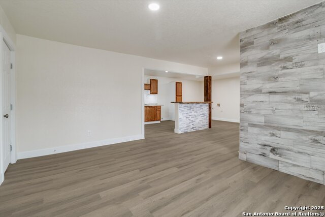 Image 8 of 25 For 130 Southcross Blvd E