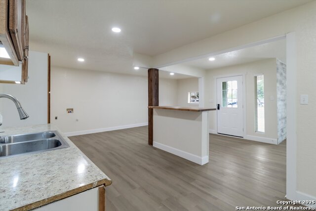 Image 9 of 25 For 130 Southcross Blvd E