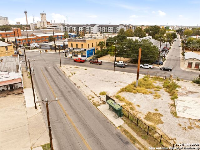 Image 10 of 18 For 1501 Flores St S