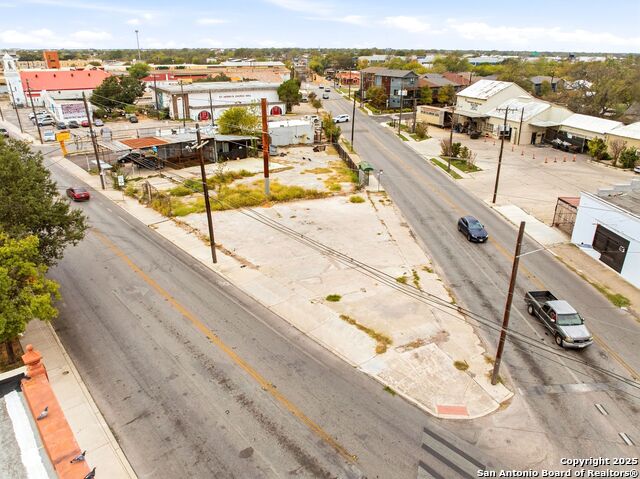 Image 11 of 18 For 1501 Flores St S