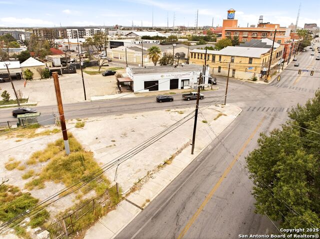 Image 12 of 18 For 1501 Flores St S