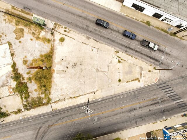 Image 13 of 18 For 1501 Flores St S