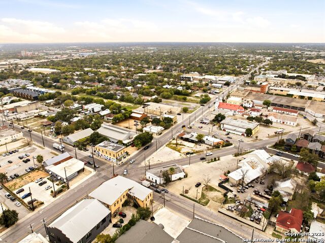 Image 14 of 18 For 1501 Flores St S