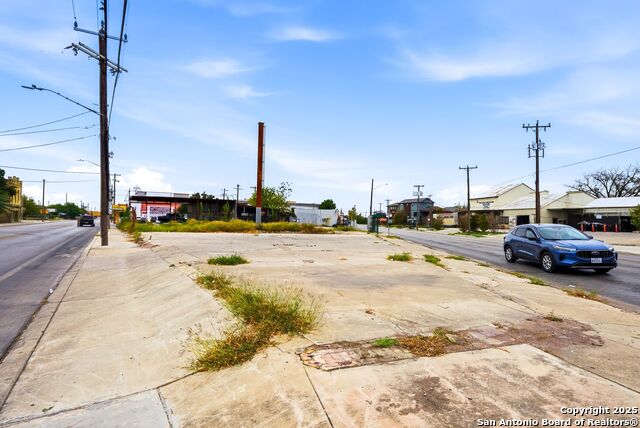 Image 17 of 18 For 1501 Flores St S