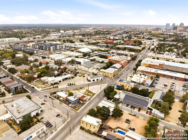 Image 3 of 18 For 1501 Flores St S