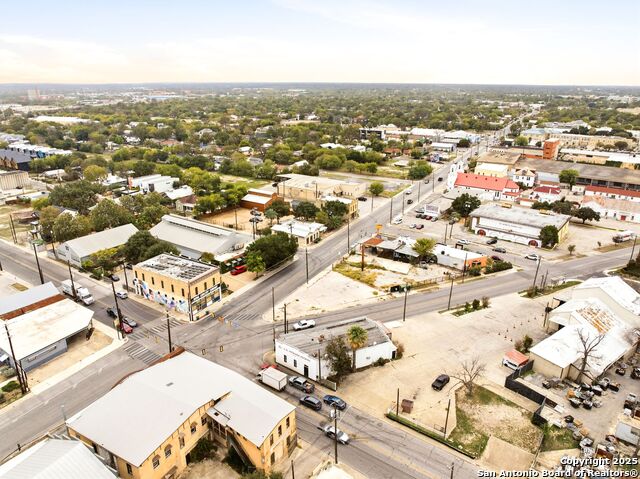 Image 5 of 18 For 1501 Flores St S