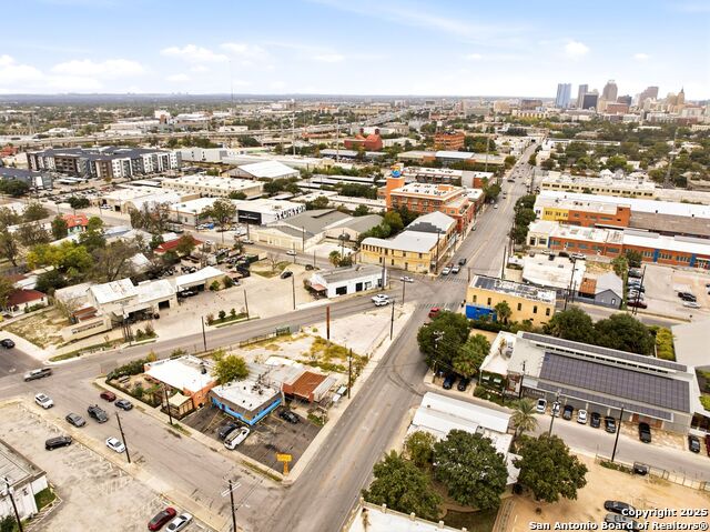 Image 7 of 18 For 1501 Flores St S