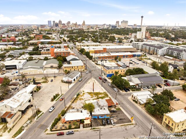 Image 8 of 18 For 1501 Flores St S