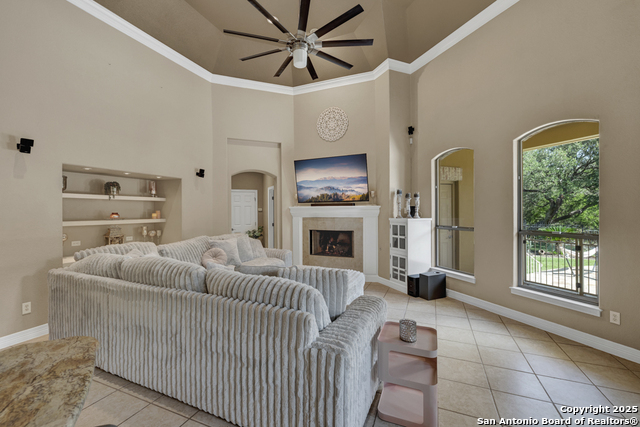 Image 11 of 50 For 9752 Trophy Oaks