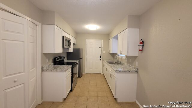 Image 4 of 14 For 516 Gentleman  3