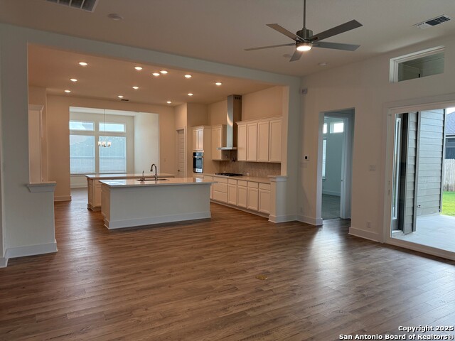 Listing photo id 9 for 542 Caliban  