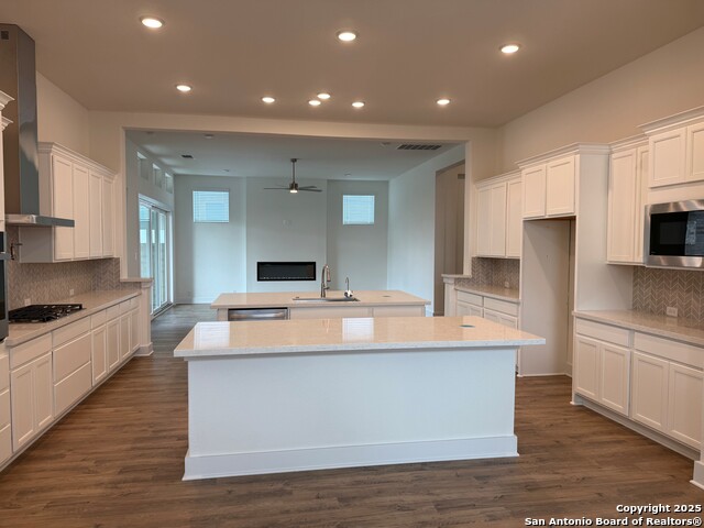 Listing photo id 10 for 542 Caliban  