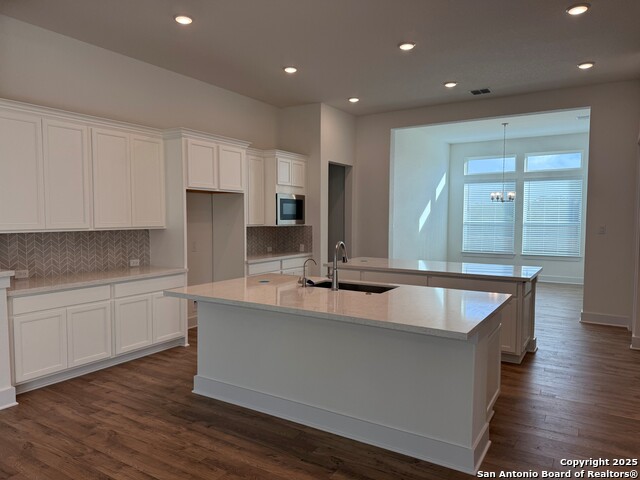 Listing photo id 12 for 542 Caliban  