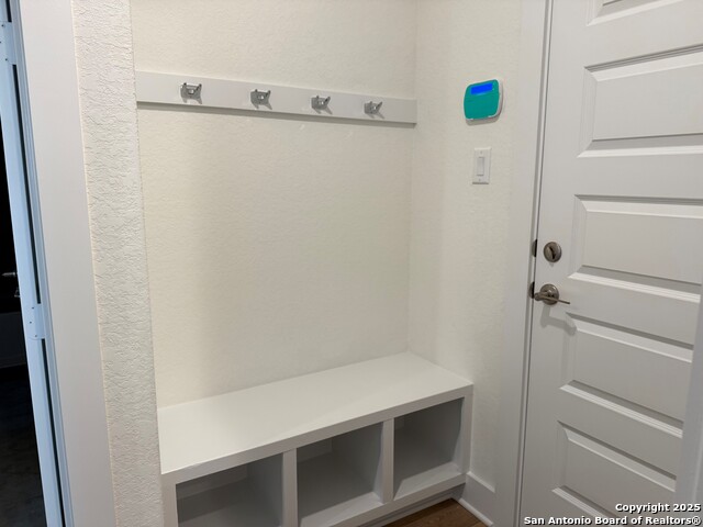 Listing photo id 14 for 542 Caliban  