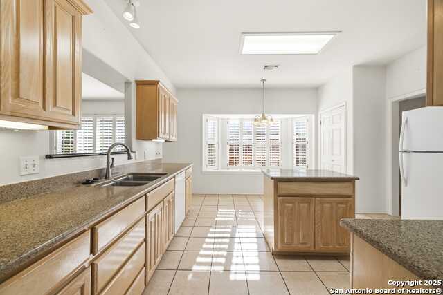 Listing photo id 5 for 129 Los Cedros Loop