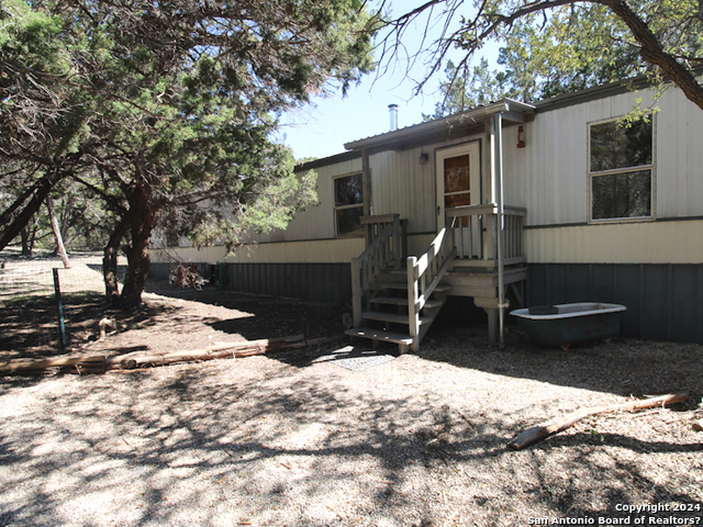 Image 32 of 39 For 100 Hunters Ln