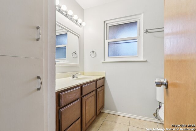 Image 17 of 29 For 5702 Gabor