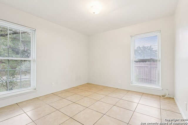 Image 19 of 29 For 5702 Gabor