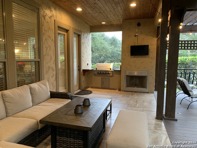 Image 41 of 47 For 42 Edgewater