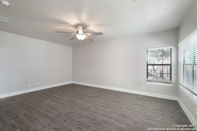 Image 10 of 20 For 6160 Eckhert Rd 1203