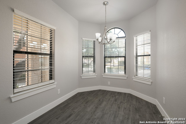 Image 4 of 20 For 6160 Eckhert Rd 1203