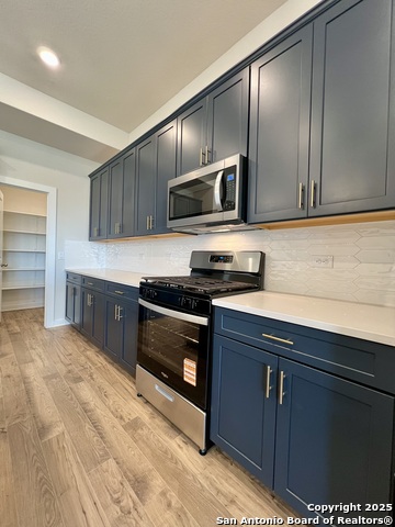 Image 36 of 105 For 14426 Daphne Bend