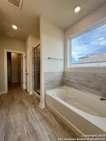 Image 49 of 105 For 14426 Daphne Bend