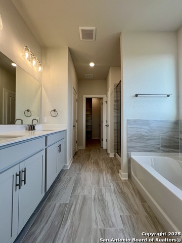 Image 50 of 105 For 14426 Daphne Bend