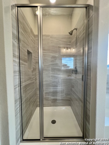 Image 52 of 105 For 14426 Daphne Bend