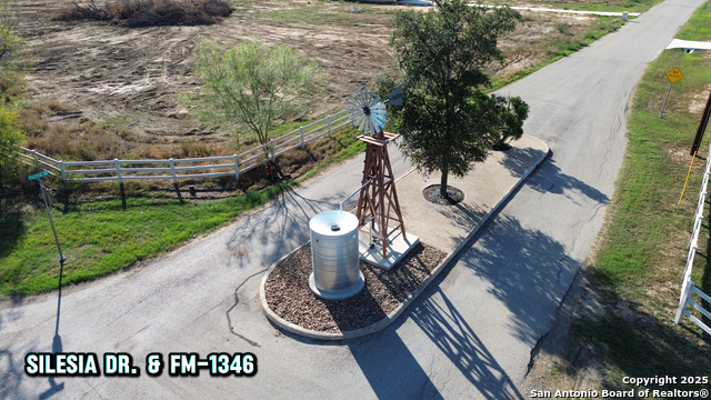 Image 4 of 10 For 14626 Silesia Dr.