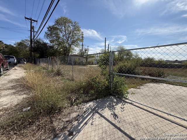 Image 3 of 4 For 108 Inez  