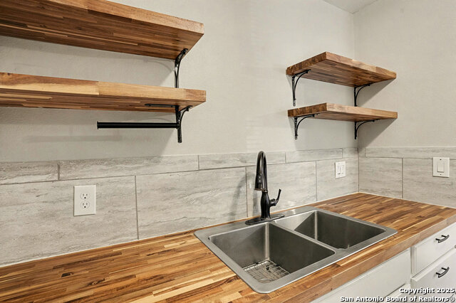 Image 11 of 27 For 446 Glendale Ave