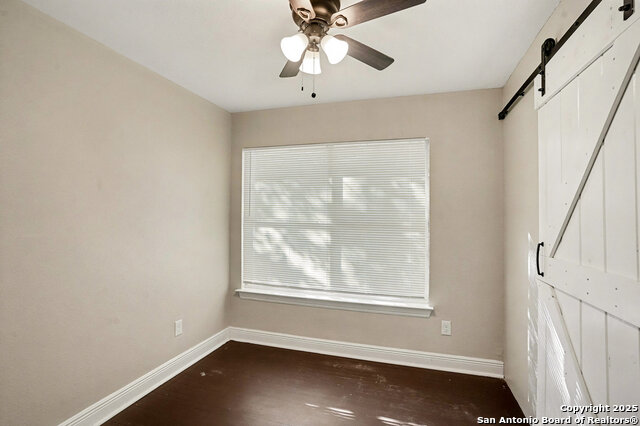 Image 13 of 27 For 446 Glendale Ave