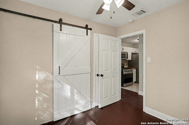 Image 14 of 27 For 446 Glendale Ave