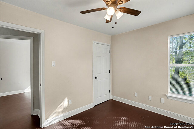 Image 18 of 27 For 446 Glendale Ave